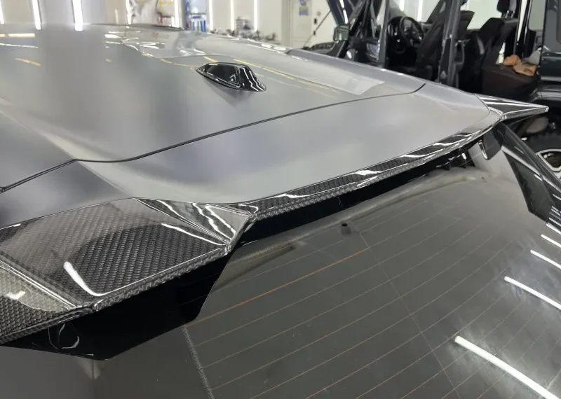 Karbónový strešný spojler pre BMW XM