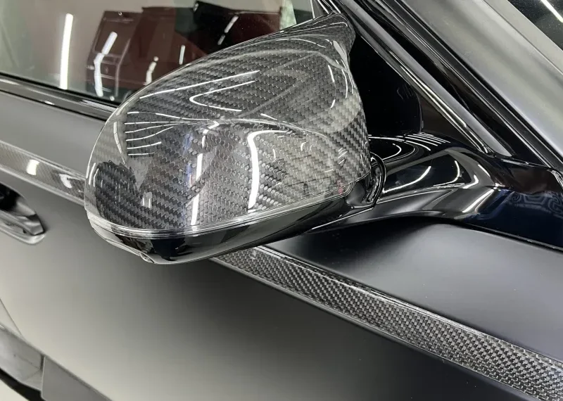 Karbónové kryty spätných zrkadiel pre BMW XM