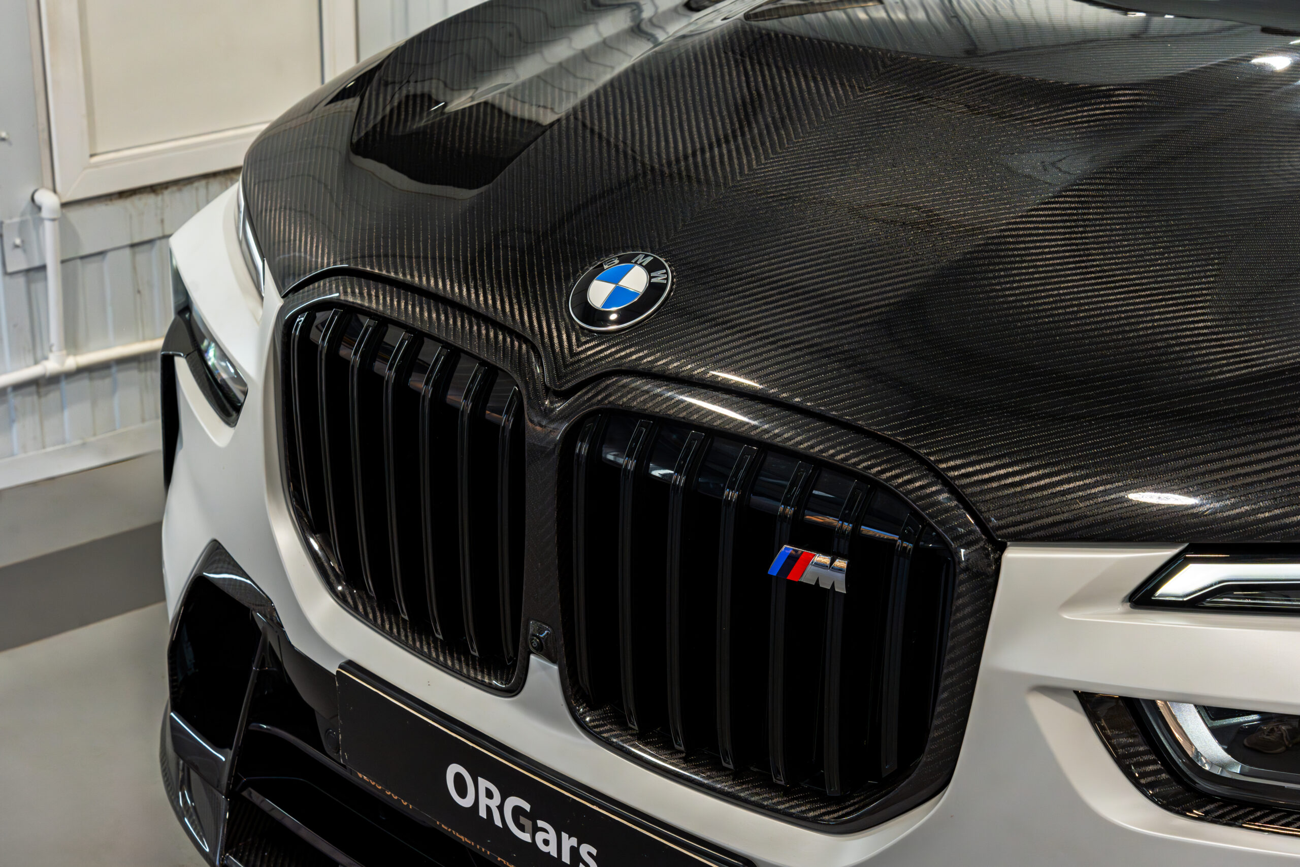 Karbónová mriežka chladiča pre BMW X7 LCI
