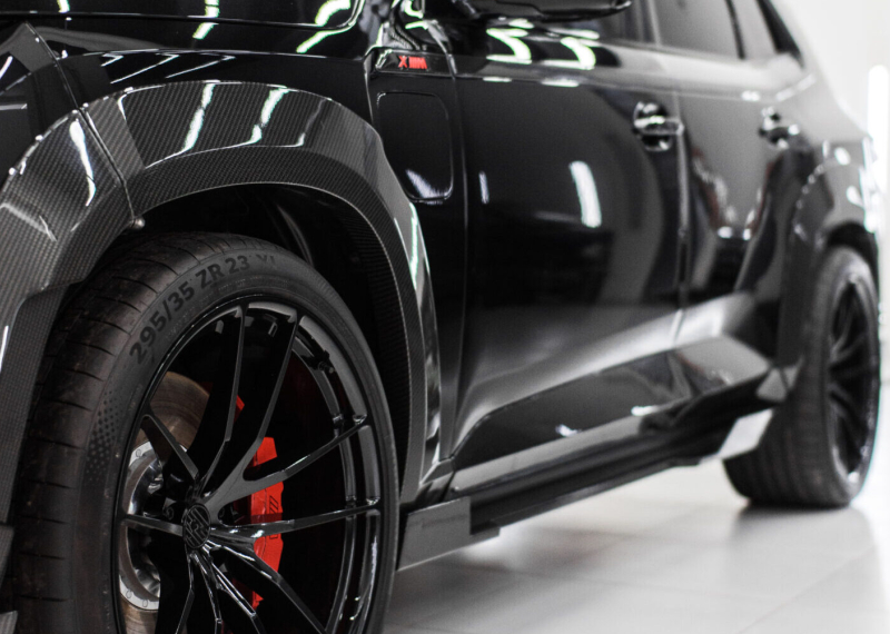 Karbónové bočné prahy pre BMW XM