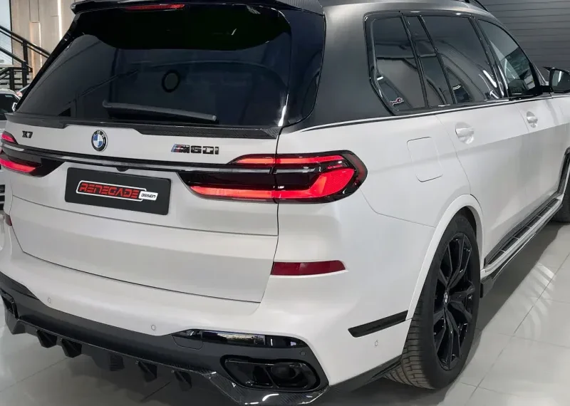 Karbónový strešný spojler pre BMW X7 LCI