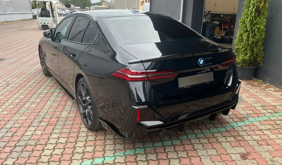 Spojler pre BMW 5 G60