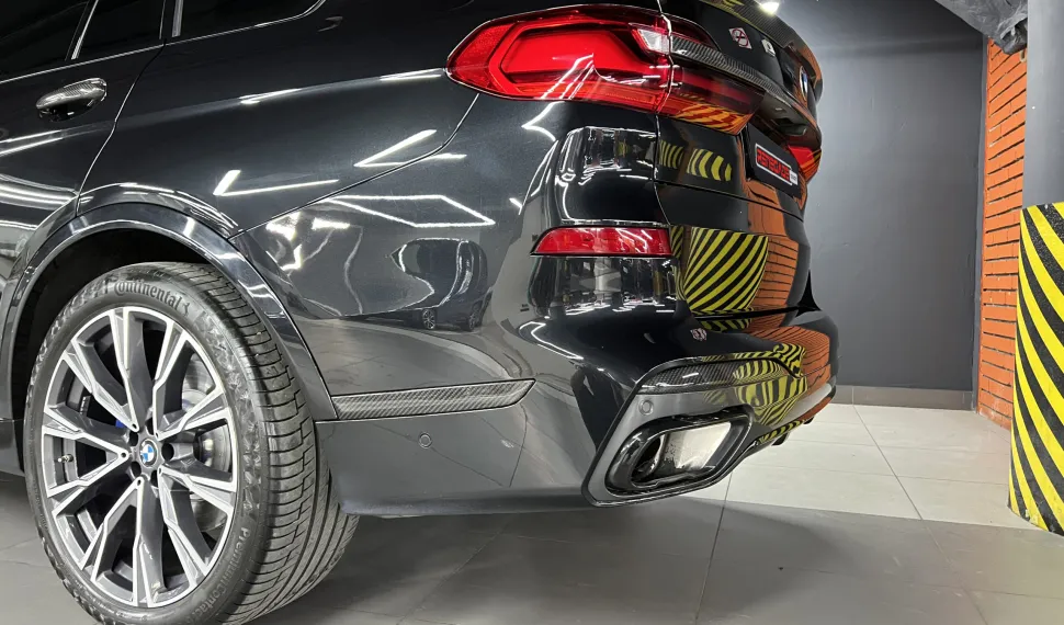 Bočné vložky do zadného nárazníka z uhlíkových vlákien pre BMW X7