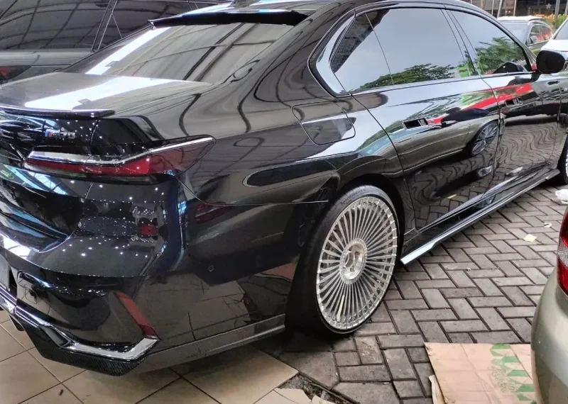 Karbónový strešný spojler pre BMW 7 G70