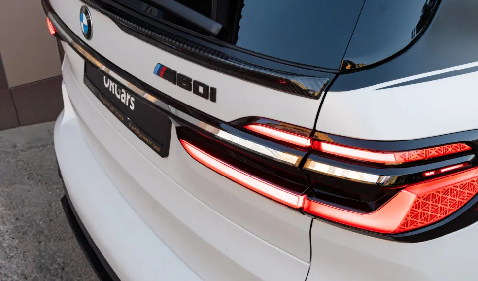 Karbónový zadný stredový spojler pre BMW X7 LCI