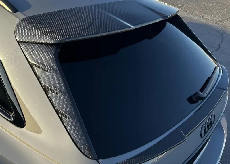 Karbónový strešný spojler pre Audi RS6