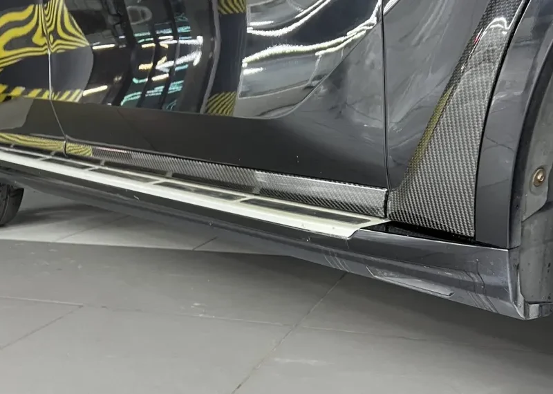 Karbónové vložky do predných a zadných dverí pre BMW X7