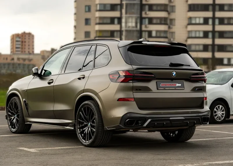 Zadný karbónový stredový spojler pre BMW X5 LCI