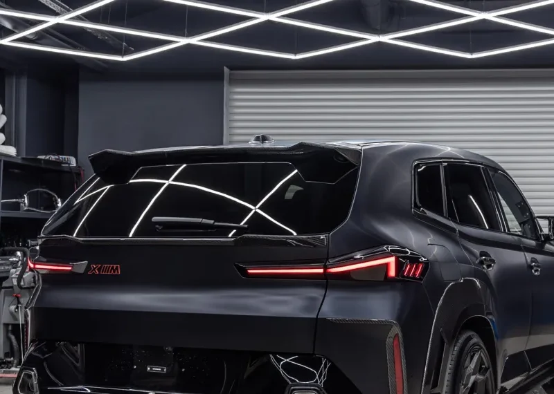 Karbónový zadný stredový spojler pre BMW XM