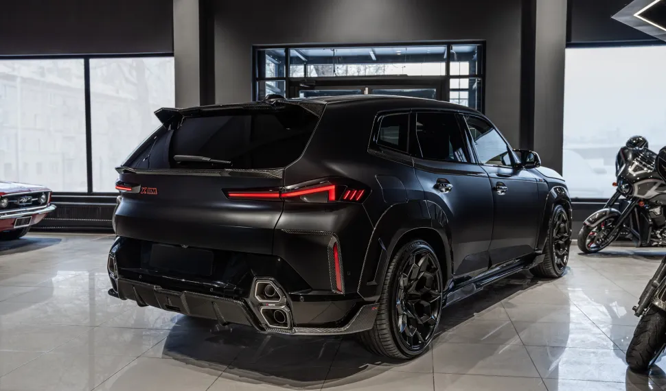 Karbónový zadný stredový spojler pre BMW XM