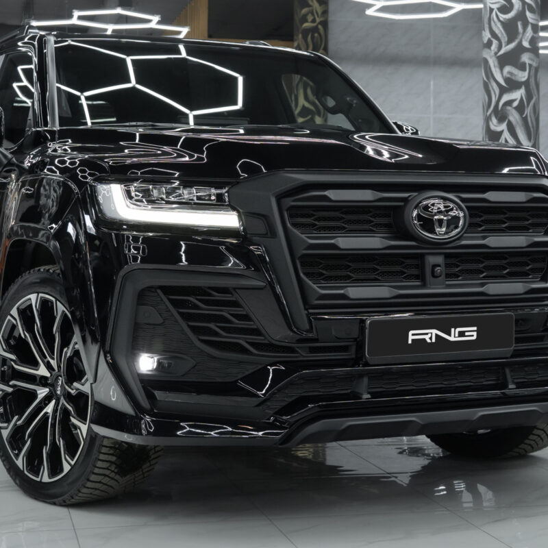 Predný nárazník pre Toyota Land Cruiser 300